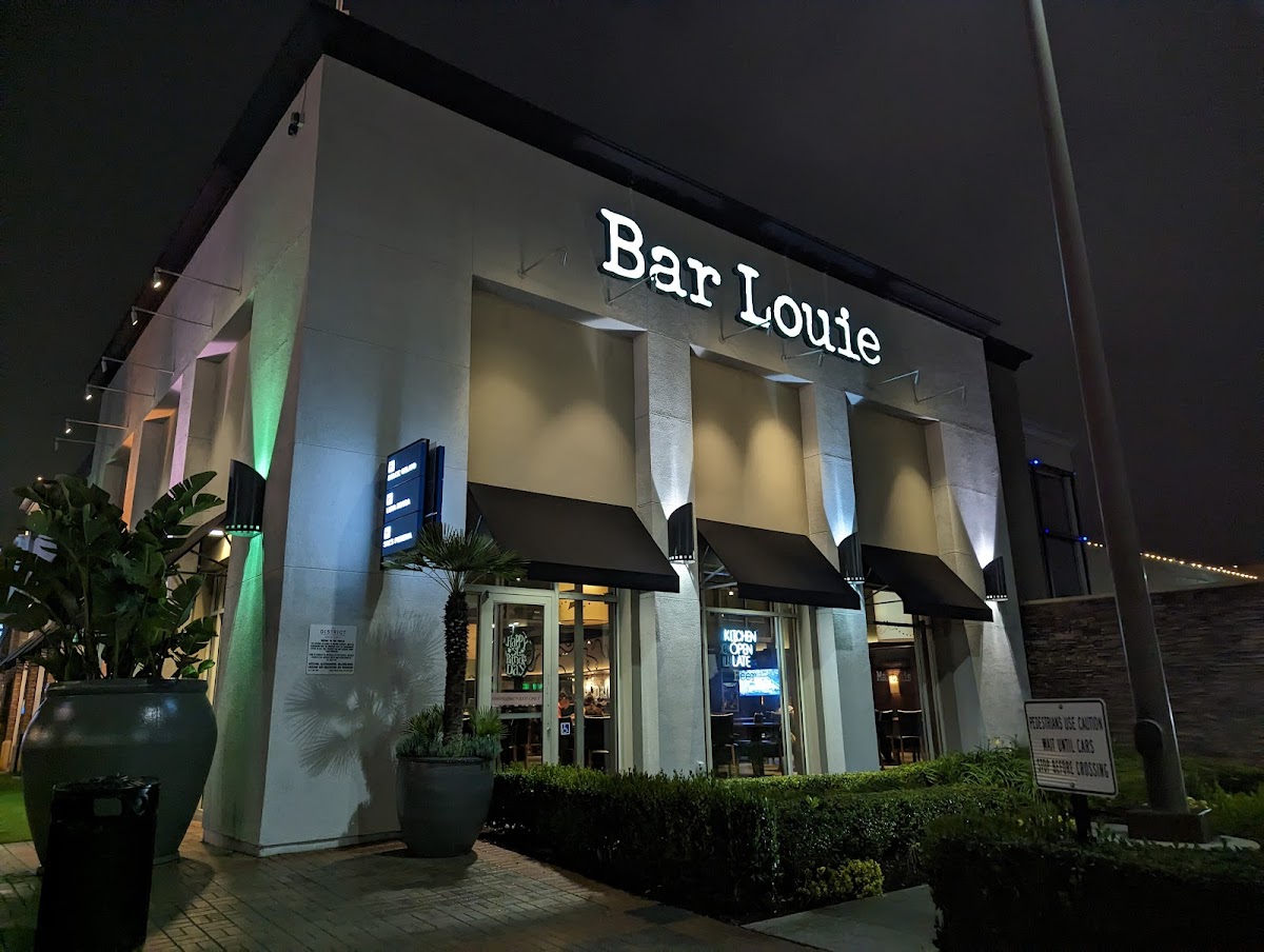 Bar Louie - The District — Newport Beach