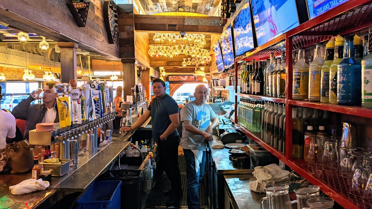 Mutt Lynch's — Newport Beach