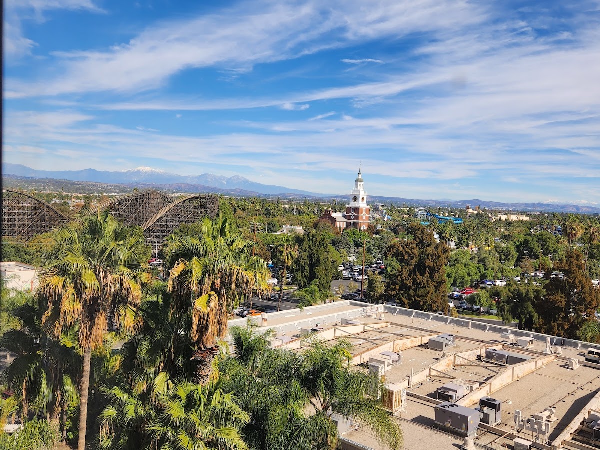 Knott's Berry Farm Hotel Lounge — Buena Park