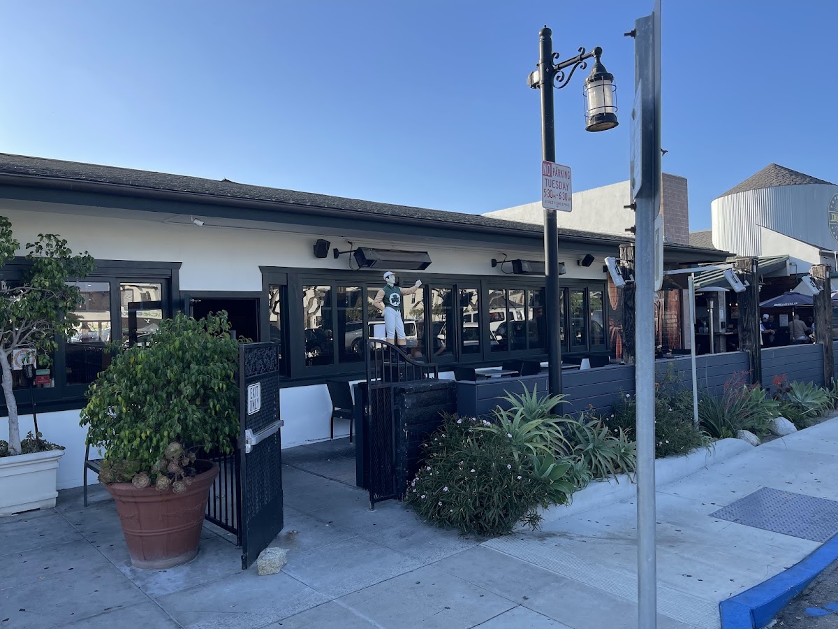 Hennessey's Tavern Dana Point — Dana Point